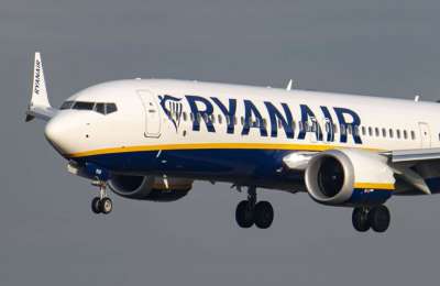 Emergency landing for Ryanair flight due to engine failure on way to Tenerife