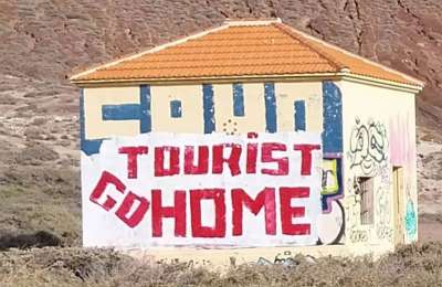 ‘Tourist go home’: Graffiti in the south of Tenerife goes viral