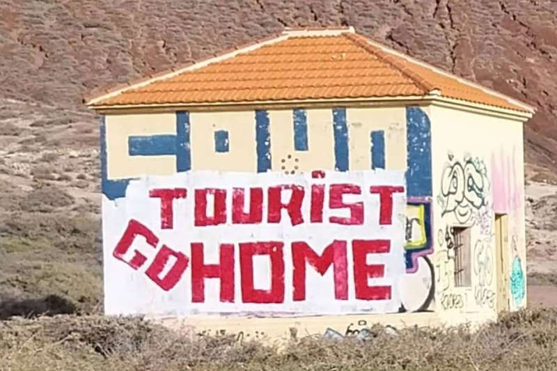‘Tourist go home’: Graffiti in the south of Tenerife goes viral