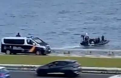 VIDEO: 50 kilos of cocaine found floating near the coast in Las Palmas