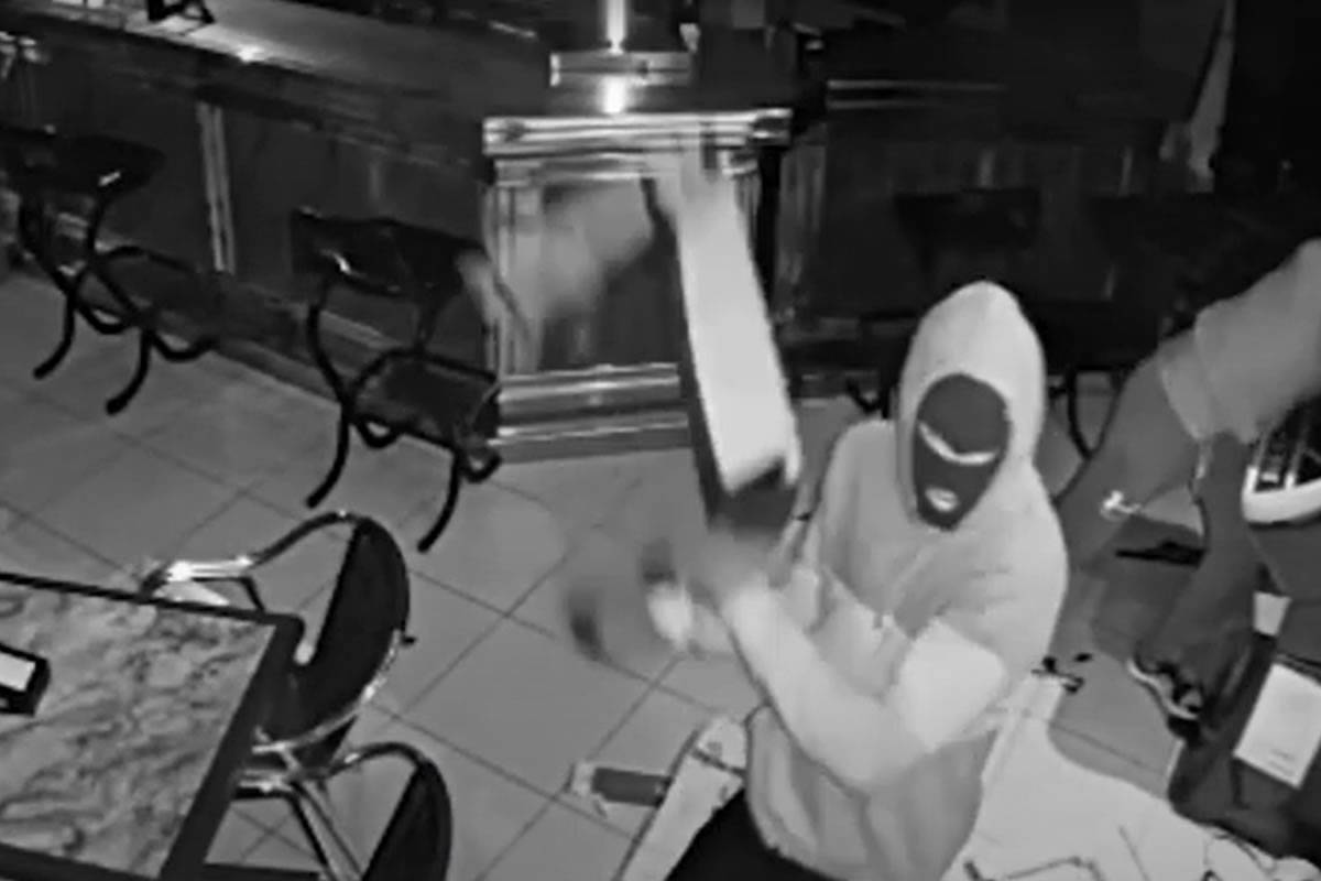 VIDEO: Five masked men arrested for 49 robberies in Tenerife