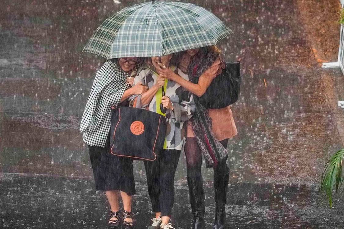 Yellow weather warnings for rain and storms in five of the Canary Islands for the weekend