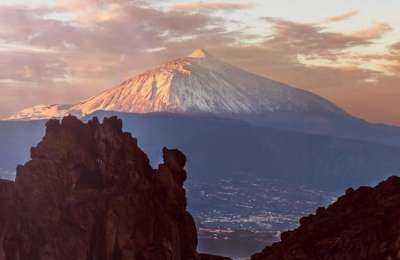 Tenerife wakes up to snow on Teide this Christmas Eve