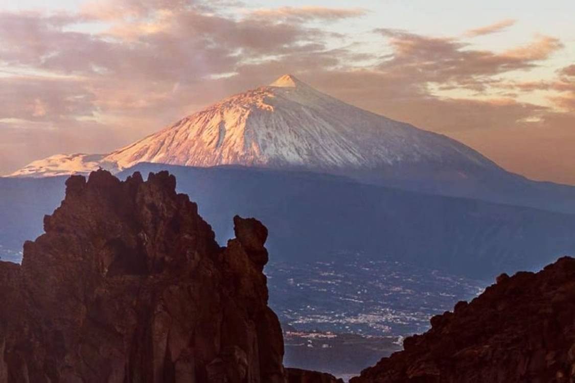 Tenerife wakes up to snow on Teide this Christmas Eve