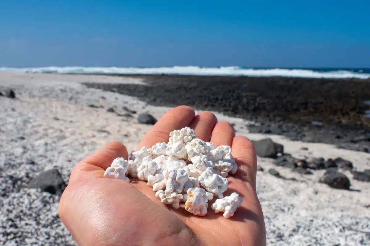 Up to €3,000 fines for tourists taking home sand and stones from Canaries beaches