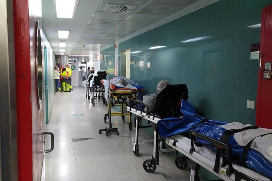 Tenerife hospital at capacity with no beds or stretchers available