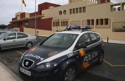 Officers successfully revive man who collapsed at south Tenerife police station