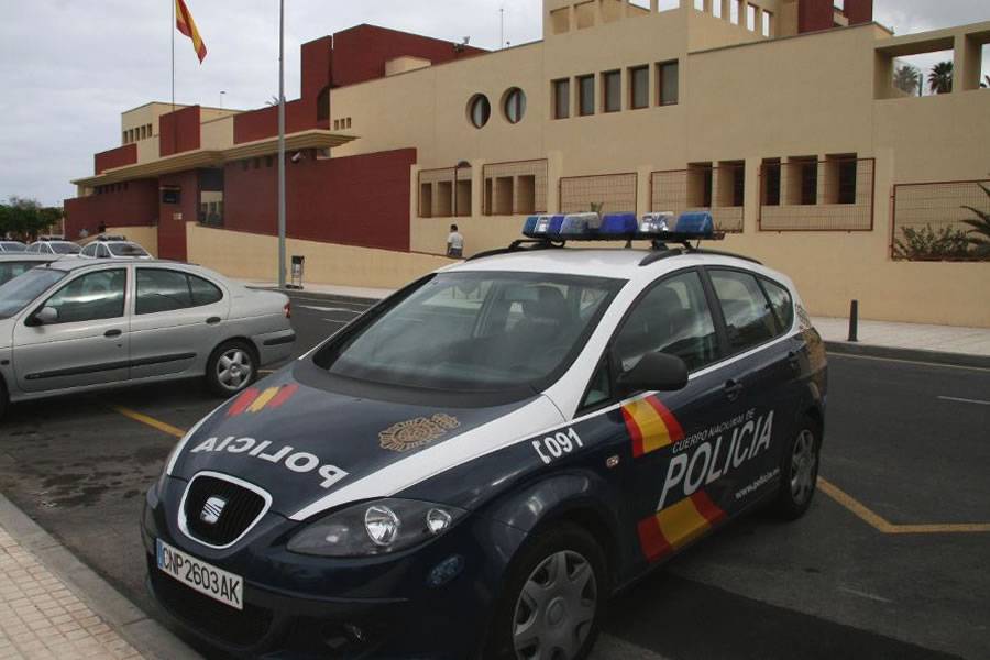 Officers successfully revive man who collapsed at south Tenerife police station