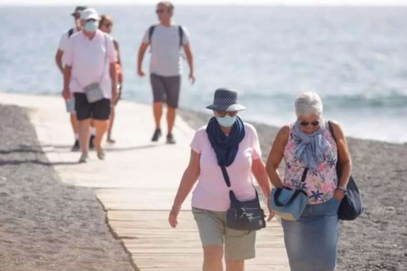 Canary Islands brings back mandatory use of masks in healthcare centres from Tuesday