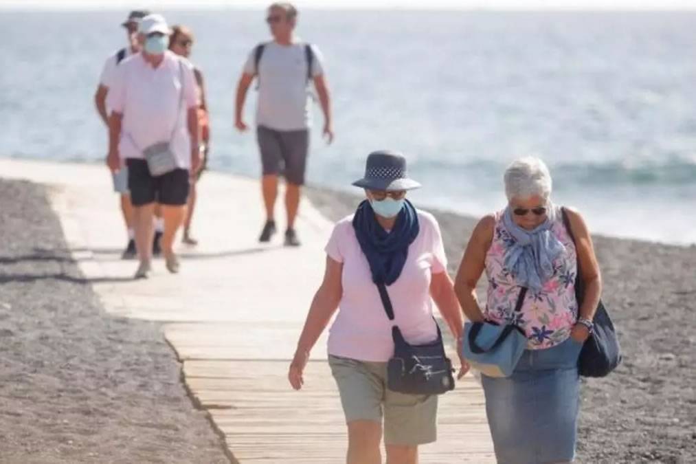Canary Islands brings back mandatory use of masks in healthcare centres from Tuesday