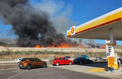 Large warehouse fire in the south of Tenerife with locals evacuated to safety