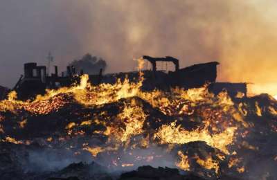 The fire at the composting plant in south Tenerife now covers 35,000 square metres