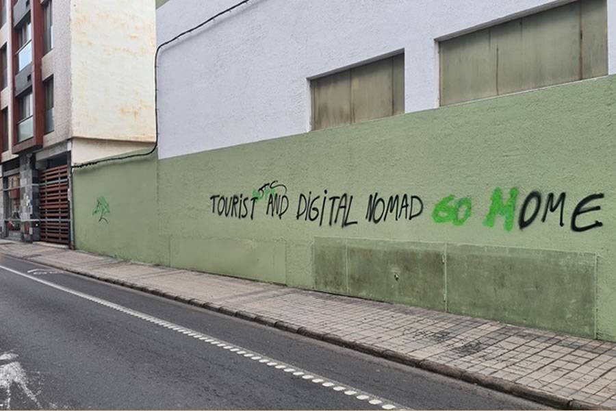 Tourismphobia: more anti-tourism graffiti appears in the Canary Islands