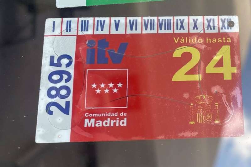 The DGT announces the end of ITV stickers on windscreen 