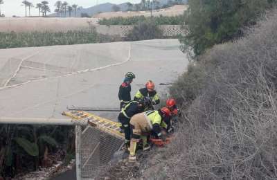 Motorcyclist in critical condition after plunging down a ravine in Tenerife