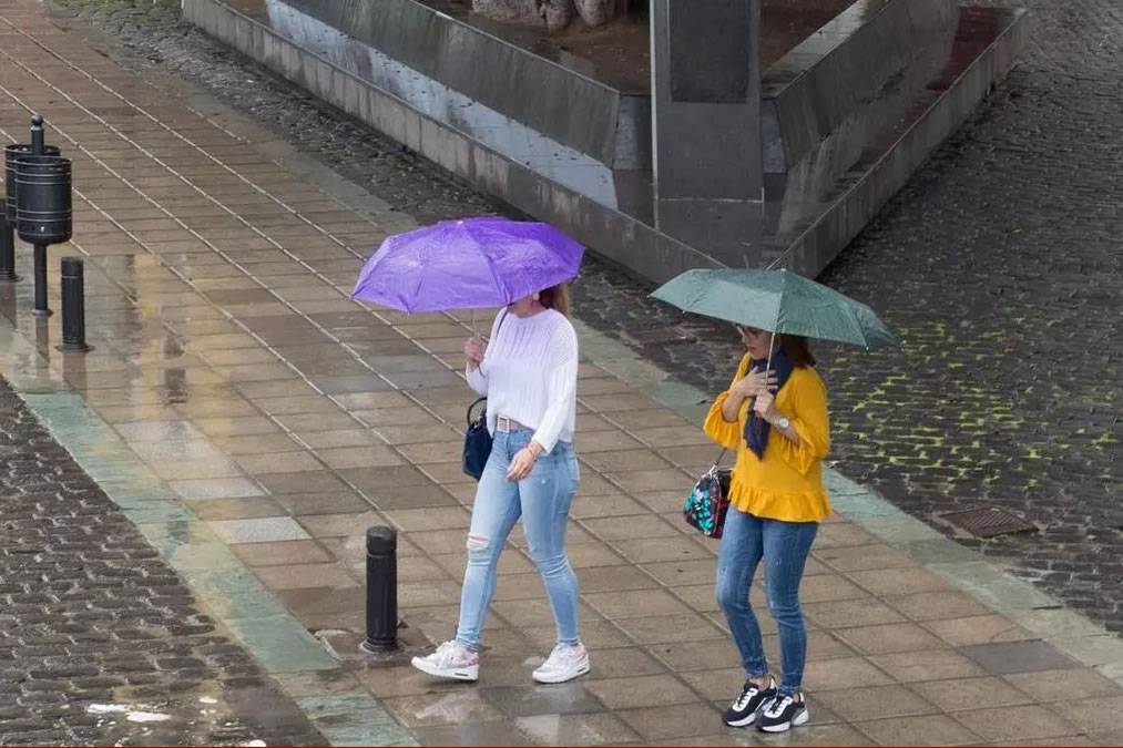 Occasional showers and a drop in temperatures this Wednesday