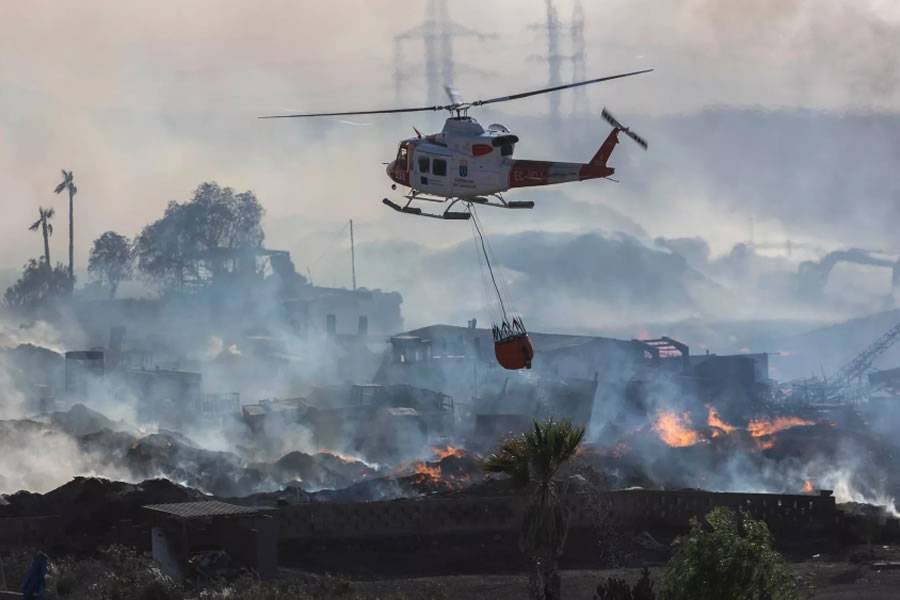 Smoke from the compost plant fire in south Tenerife raises environmental concerns