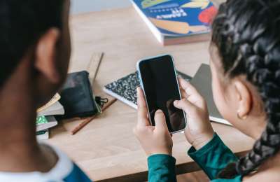 Canary Islands Government takes the first step to ban mobile phones in schools