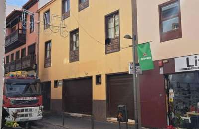 LATEST: Fire forces evacuation of a hotel in Tenerife