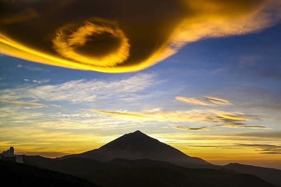 Spectacular hat-shaped cloud signals the arrival of Storm Karlotta 