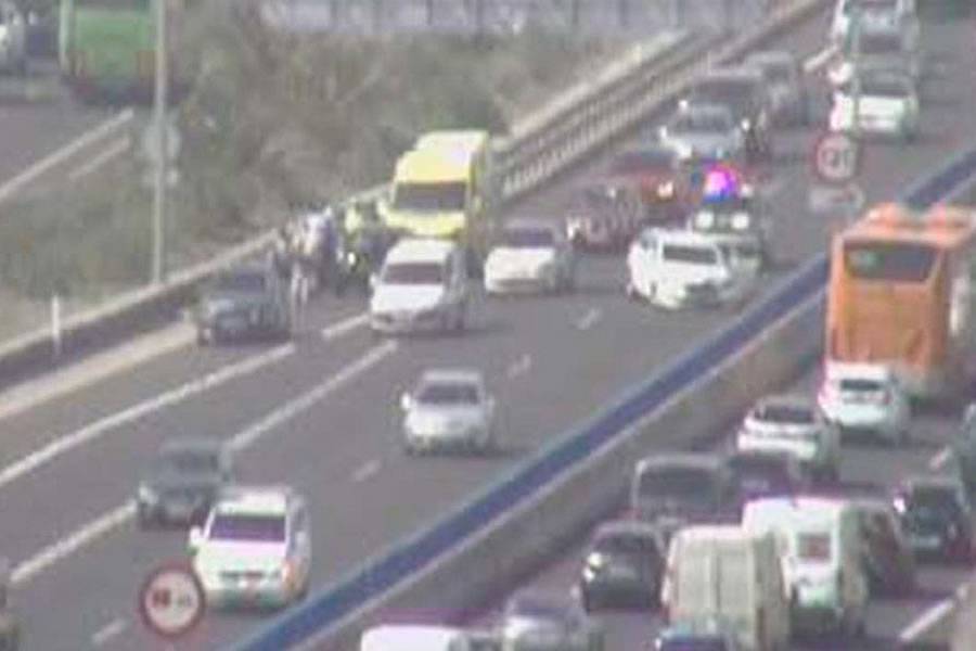 A multi-car collision causes huge delays on the TF-1 motorway in the south