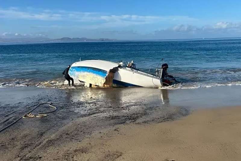 Sailboat runs aground at Papagayo beach after unsuccessful rescue efforts 