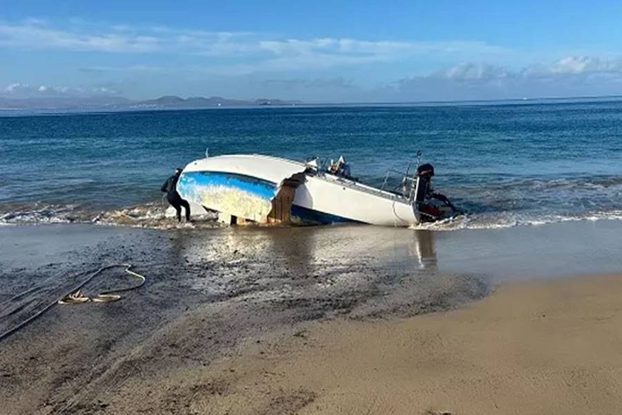Sailboat runs aground at Papagayo beach after unsuccessful rescue efforts 