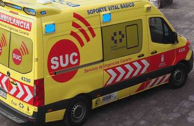 Swimmer injured after being hit by a wave on a beach in Costa Adeje