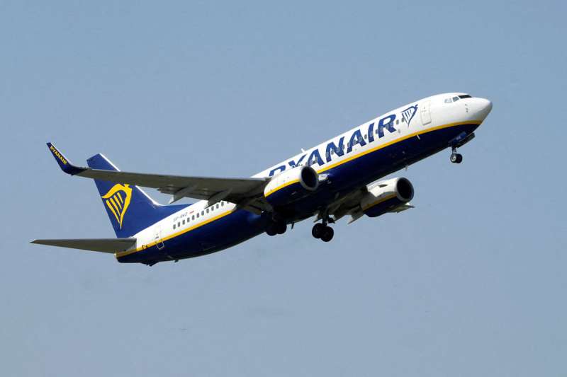 Emergency landing for Ryanair flight from the Canary Islands to Manchester 