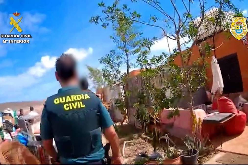 Violent clash between police and squatters during an eviction in Fuerteventura
