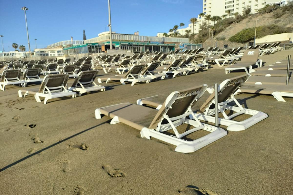 The sand continues to bury the sunbeds on Playa del Ingles beach