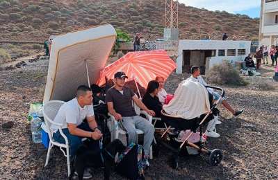 Fifty of the people evicted in Arona spent last night in a makeshift tent 
