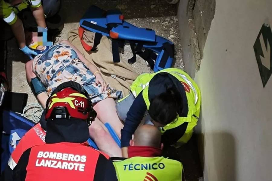 British tourist hospitalised after falling from a balcony in Playa Blanca