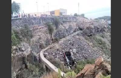 School bus crashes through barrier and rolls down a ravine in Adeje