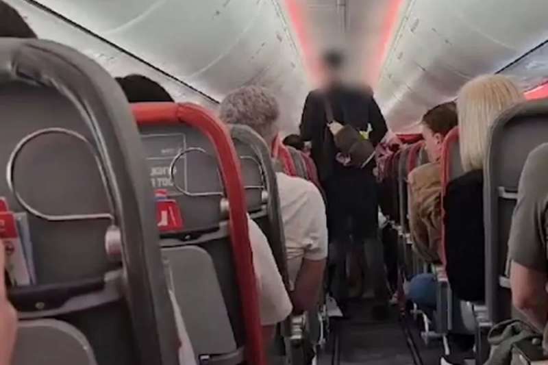VIDEO: Passengers cheer as ‘disgraceful lout’ is kicked off Jet2 flight to Tenerife