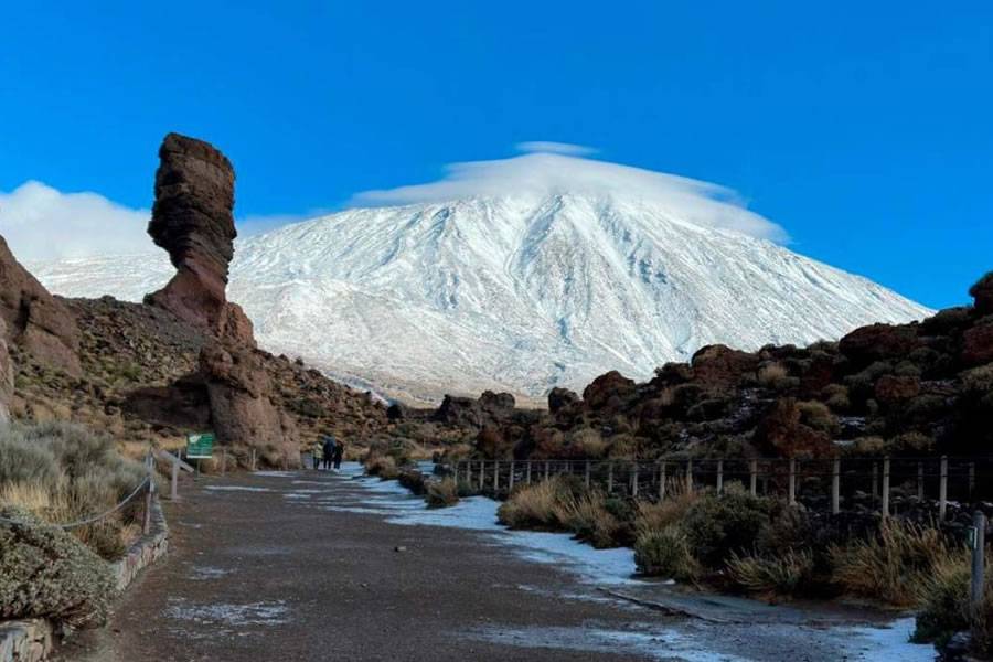 The spectacular image of Mt Teide covered in snow  The spectacular image of Mt Teide covered in snow