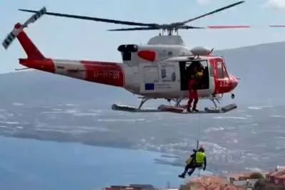 VIDEO: Spectacular rescue of an injured climber struck by rocks in a ravine in Tenerife