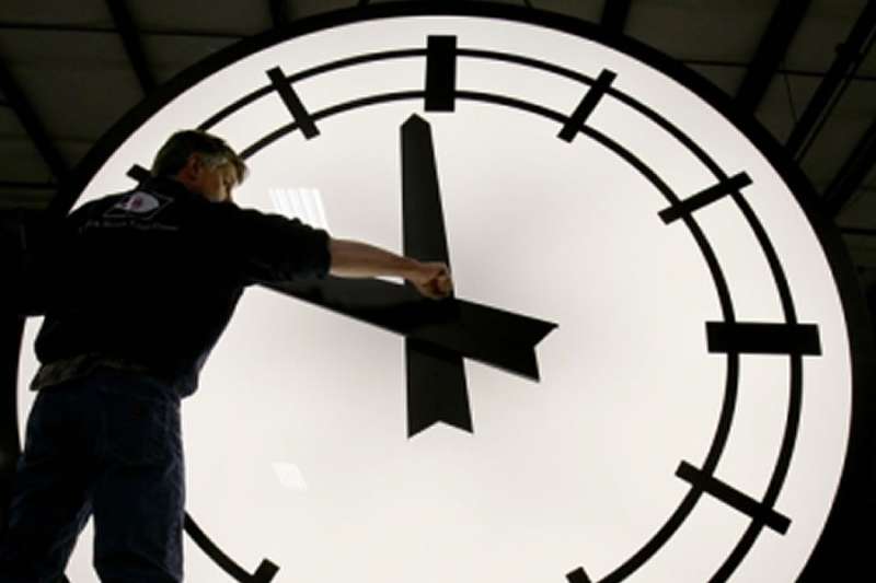 BREAKING NEWS: Spain orders clocks to go back against EU directive