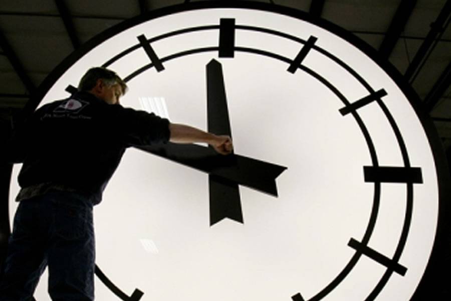 BREAKING NEWS: Spain orders clocks to go back against EU directive