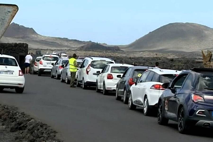The Ministry of Tourism agrees with charging people to enter protected spaces such as Teide