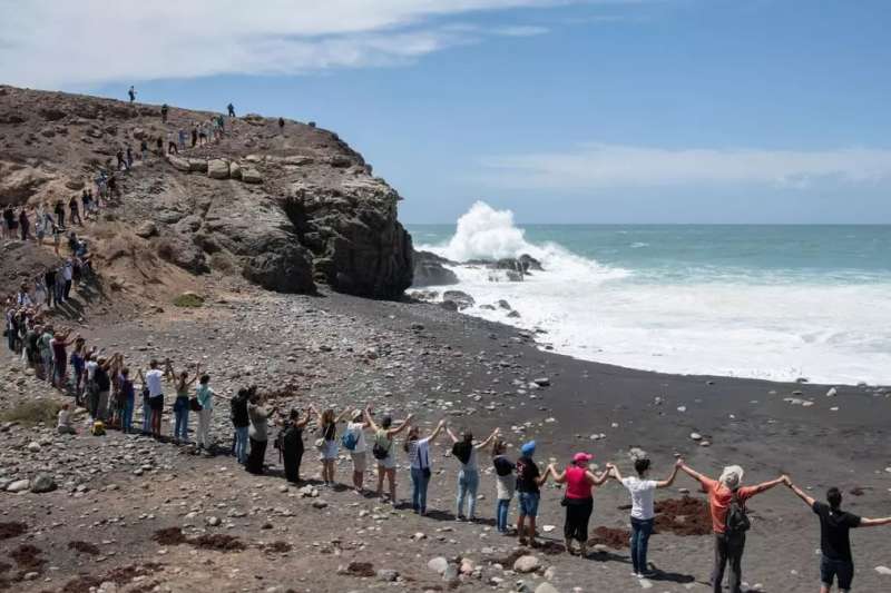 Human Chain in Fuerteventura against prospecting for rare minerals
