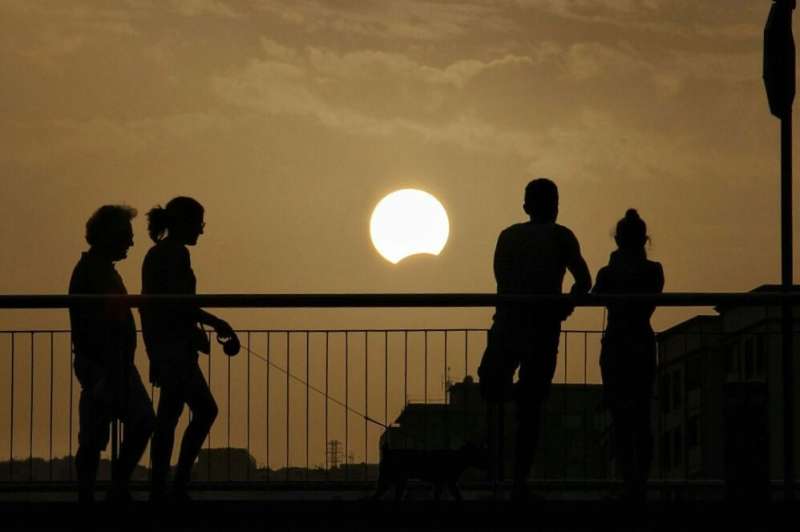 Recommendations for viewing the partial solar eclipse from the Canary Islands tonight
