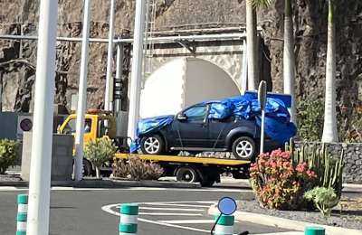The car that fell off a Fred.Olsen ferry is retrieved from the sea
