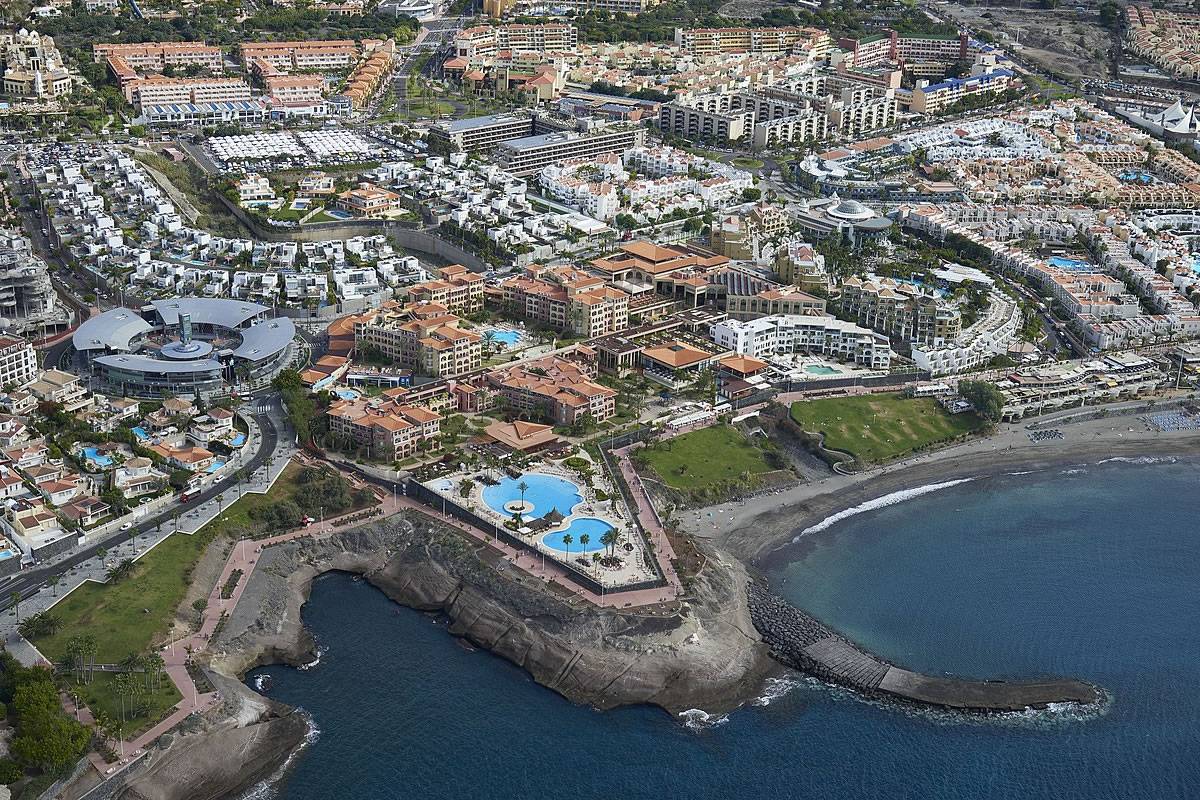 Hoteliers in Tenerife offer to build homes for workers with regulated rental prices
