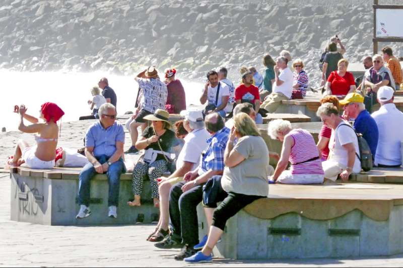 Will a tourist tax of 3 euros per night stop people coming to the Canary Islands?
