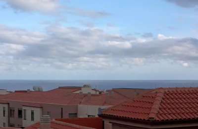 Mostly cloudy with temperatures of 26 degrees this Monday