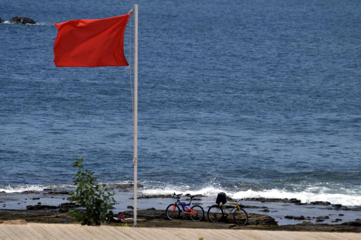 Bacterial contamination continues at El Confital Beach