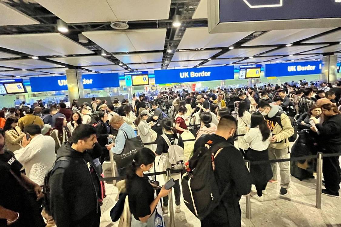 E-gates back working after chaos for travellers at nine UK airports 