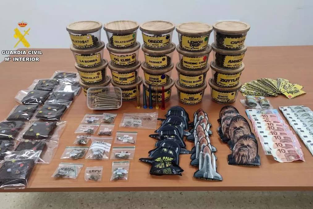VIDEO: Police raid a cannabis club in Mogan used as an illegal drug distribution point