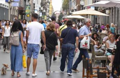 Canary Islands population increased by 20,500 over the last year to 2.2 million